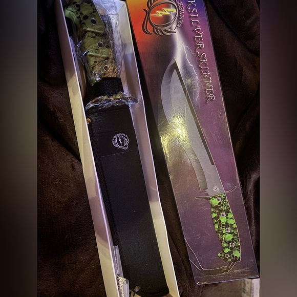 Other - Quicksilver skinner 15” overall length Green skull Camo Hunting Knife w/ Sheath